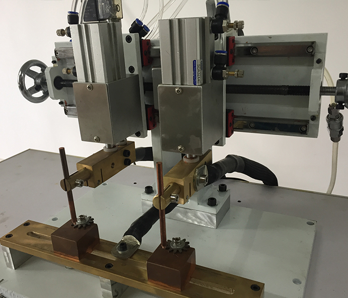 雙頭移動胸扣點焊機